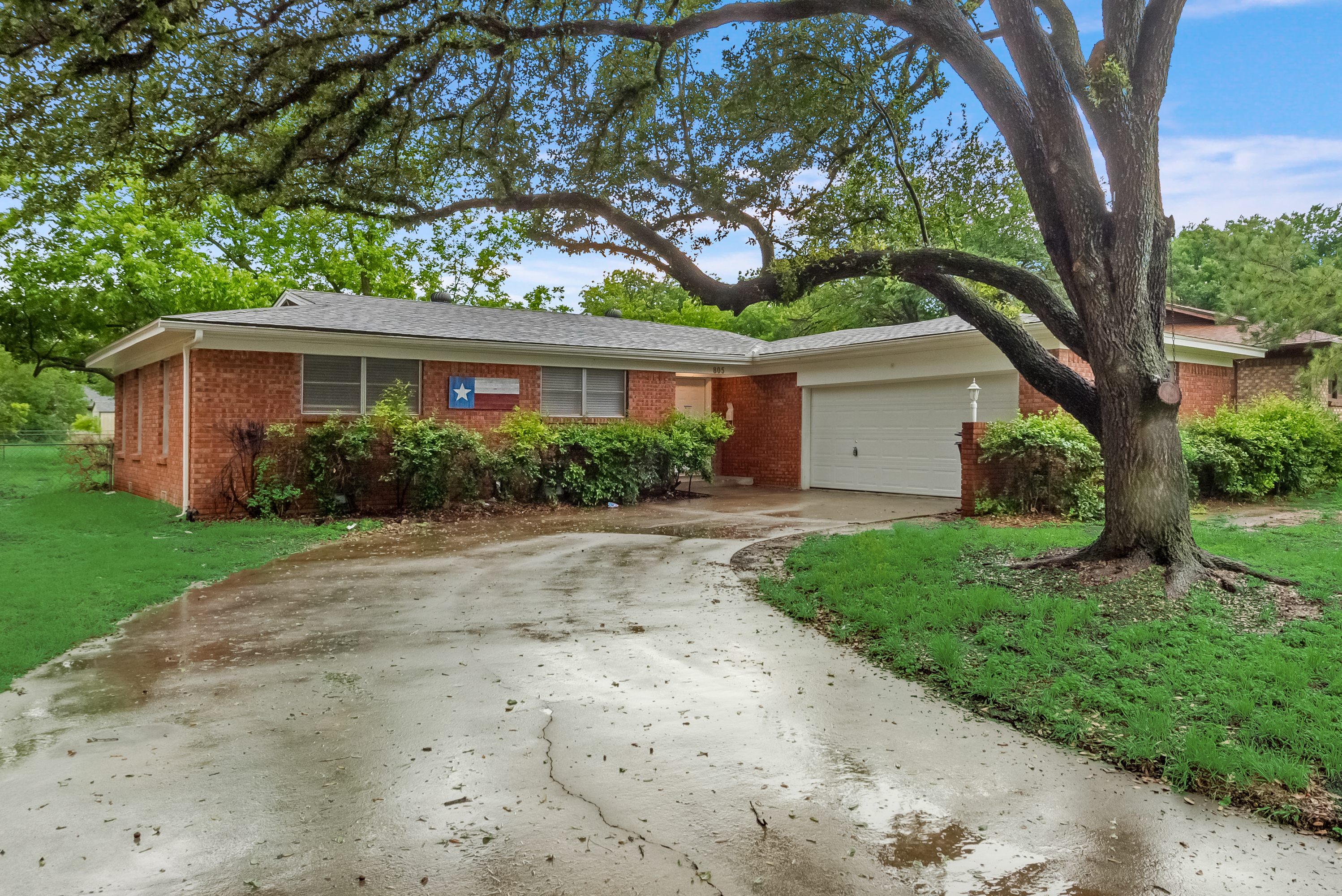 805 N. Douglas Ave